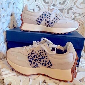 NEW BALANCE 327. LEOPARD/Cheetah print. Brand new in Box. LIMITED EDITION.